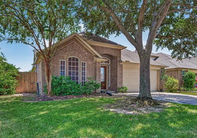 Photo 2 of Single family home for sale at 2014 Foxgate Dr, Rosenberg, TX 77471 | MLS# 14094404 | Listing updated on 2026-09-16