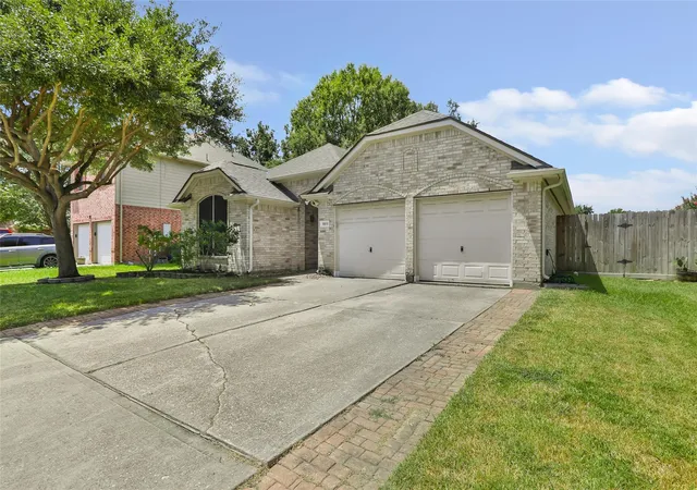 Photo 3 of Single family home for sale at 18619 Woodbreeze Dr, Humble, TX 77346 | MLS# 31362163 | Listing updated on 2026-09-18
