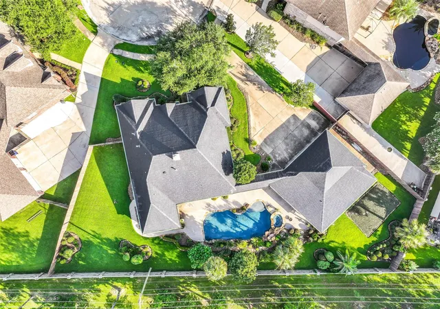 2nd image of 906 High Ridge Cir, Friendswood, TX 77546 | MLS# 5455021
