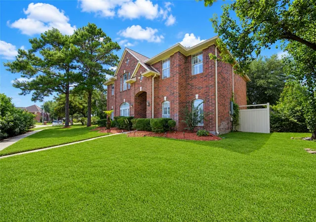 Homes for sale in Katy, TX | 19722 Creekshore Dr, Katy, TX 77449 | MLS# 9617025