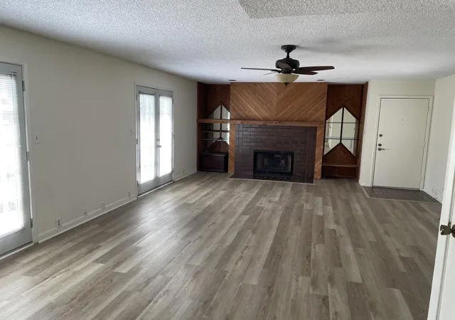 Photo 3 of Townhouse for sale at 6201 Beverlyhill St #8, Houston, TX 77057 | MLS# 65257195 | Listing updated on 2026-09-09
