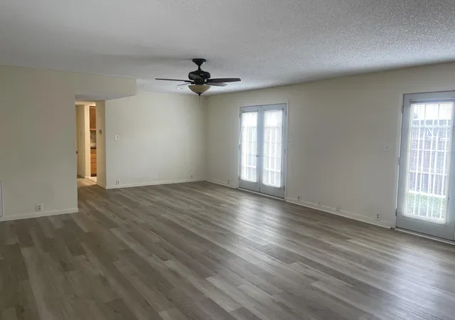 Photo 3 of Townhouse for sale at 6201 Beverlyhill St #8, Houston, TX 77057 | MLS# 65257195 | Listing updated on 2026-09-09