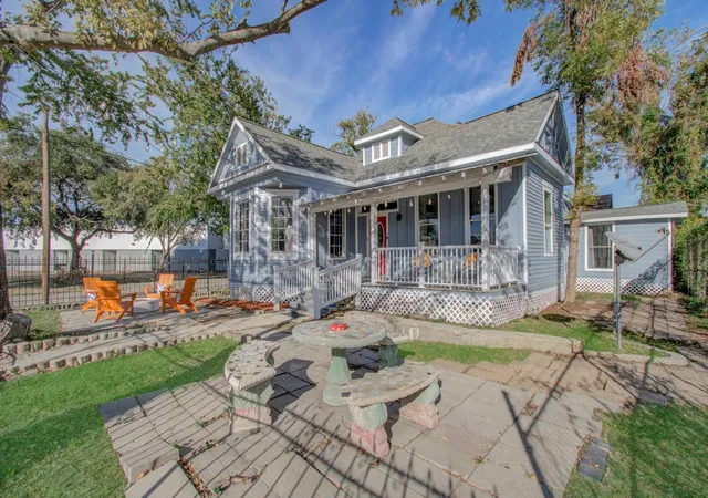 Photo 3 of Single family home for sale at 2118 Common St, Houston, TX 77009 | MLS# 39209222 | Listing updated on 2026-08-20