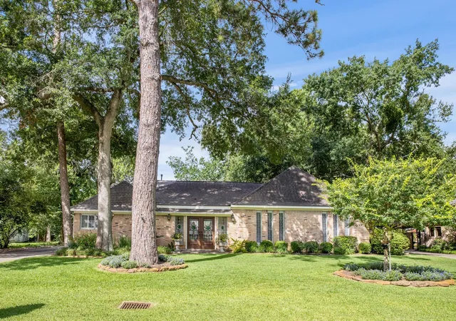 Photo 2 of Single family home for sale at 14107 Kiamesha Ct, Houston, TX 77069 | MLS# 74644338 | Listing updated on 2026-08-23