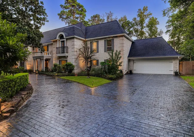 Homes for sale in Kingwood, TX | 14 Shorelake Dr, Kingwood, TX 77339 | MLS# 37419012
