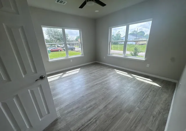 14th image of 5211 Rue St, Houston, TX 77033 | MLS# 98275940