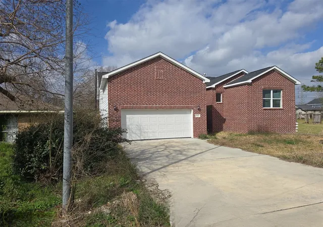 1st image of 5211 Rue St, Houston, TX 77033 | MLS# 98275940