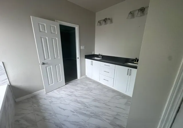4th image of 5211 Rue St, Houston, TX 77033 | MLS# 98275940
