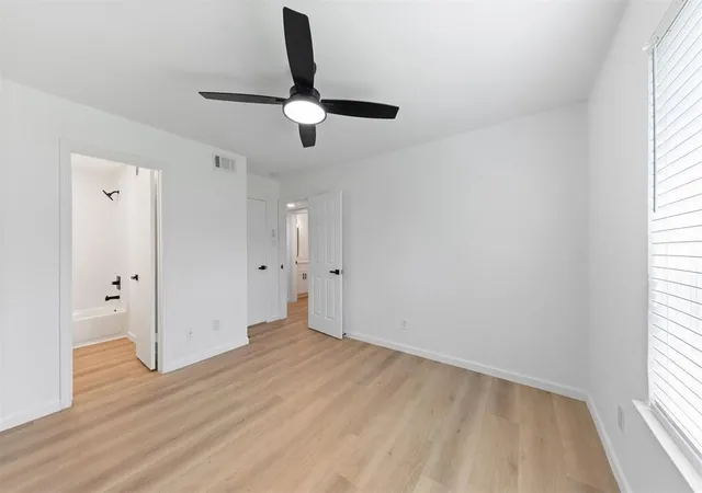 2nd image of 815 Lyle W Ave, Cleveland, TX 77327