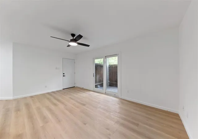4th image of 815 Lyle W Ave, Cleveland, TX 77327