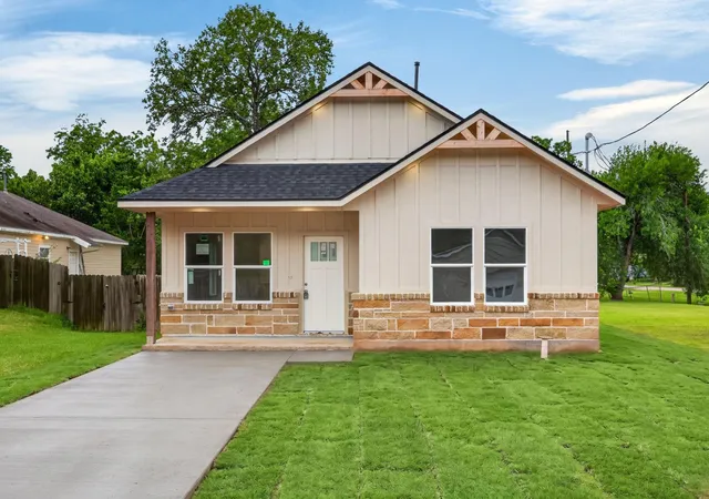 Homes for sale in La Marque, TX | 822 Ross St, La Marque, TX 77568 | MLS# 75912603