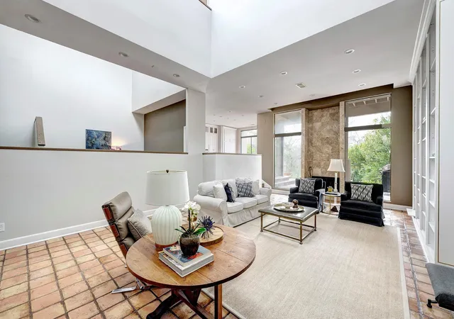 5th image of 9171 Briar Forest Dr, Houston, TX 77024 | MLS# 14792332