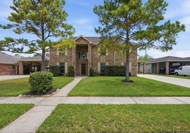 Photo 3 of Single family home for sale at 2303 Casa Grande Dr, League City, TX 77573 | MLS# 41760222 | Listing updated on 2026-09-19
