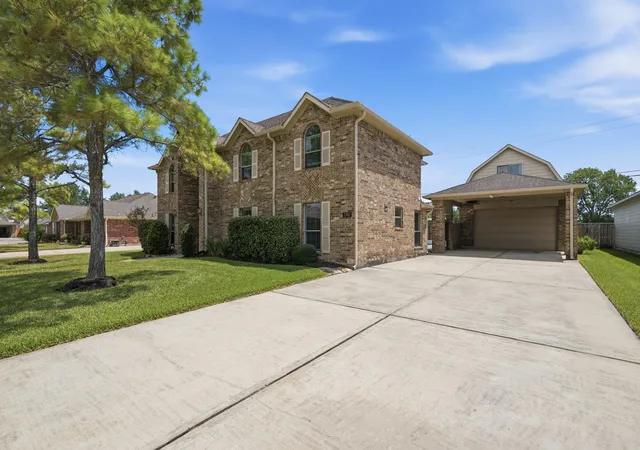 Photo 3 of Single family home for sale at 2303 Casa Grande Dr, League City, TX 77573 | MLS# 41760222 | Listing updated on 2026-09-19