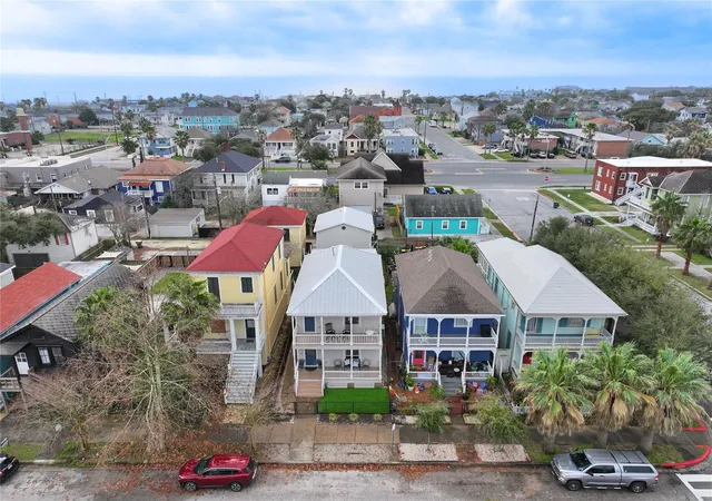 Photo 3 of Single family home for sale at 1021 Sealy St, Galveston, TX 77550 | MLS# 95878834 | Listing updated on 2026-07-30