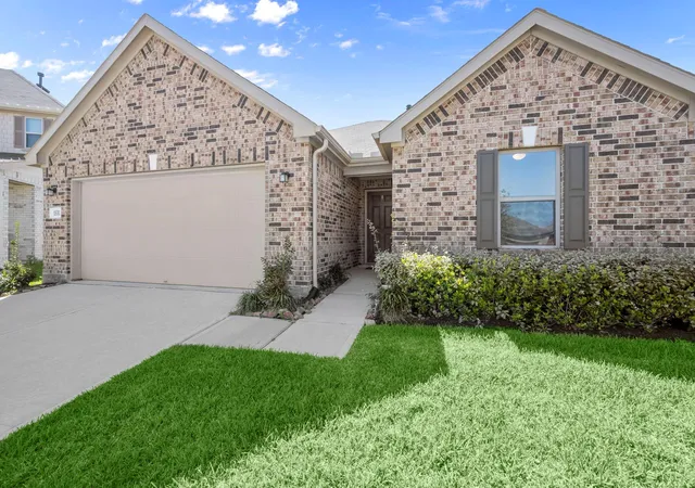 Photo 3 of Single family home for sale at 15311 Silver Breeze Ln, Houston, TX 77044 | MLS# 88559658 | Listing updated on 2026-08-11