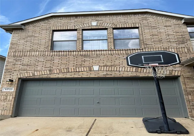 Photo 2 of Single family home for sale at 11723 Petal Ct, Houston, TX 77038 | MLS# 34838860 | Listing updated on 2026-08-24