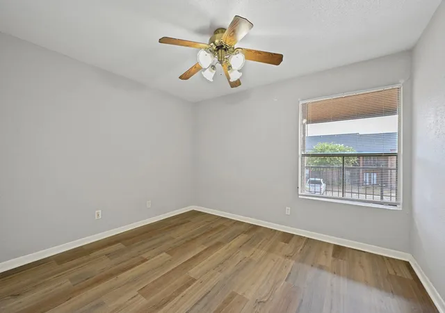image of 904 University Oaks Blvd, College Station, TX 77840