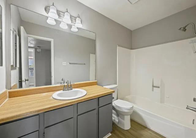 image of 904 University Oaks Blvd, College Station, TX 77840