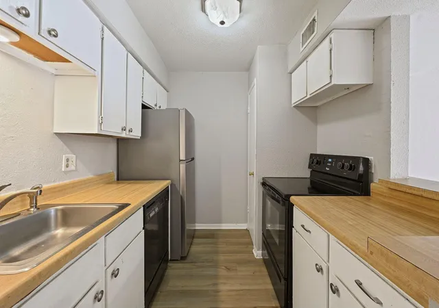 2nd image of 904 University Oaks Blvd #148, College Station, TX 77840 | MLS# 52301963