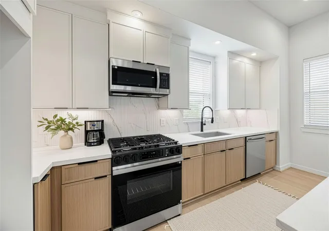 3rd image of 525 Hillwood Heights Dr, Houston, TX 77091 | MLS# 51687935