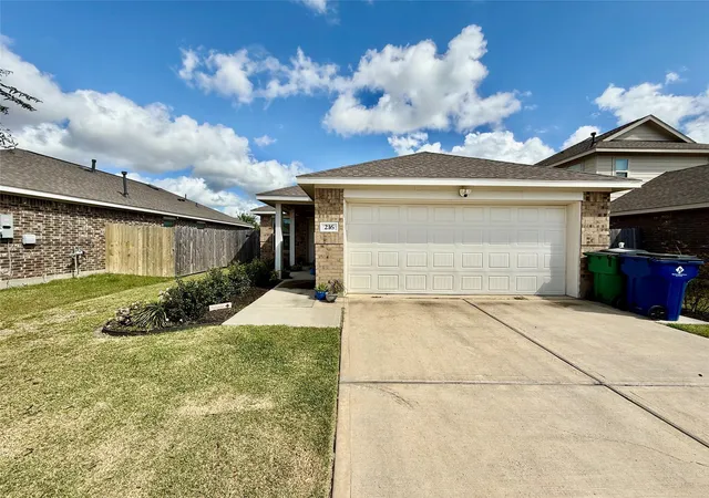 Photo 2 of Sale Pending at 216 Bennett Loop, Angleton, TX 77515 | MLS# 25201702 | Listing updated on 2026-09-17