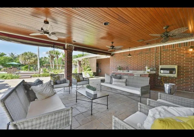 Homes for sale in Friendswood, TX | 2204 Airline Dr, Friendswood, TX 77546 | MLS# 98607654