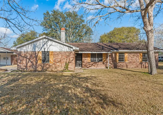 2nd image of 15903 Hickory Bend Dr, Alvin, TX 77511 | MLS# 48684522