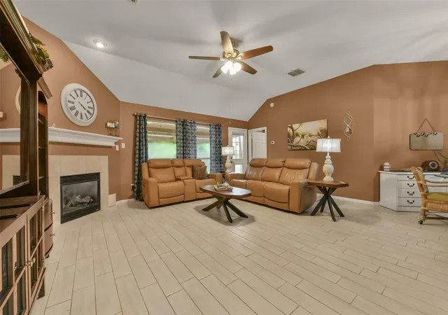 Homes for sale in Dickinson, TX | 203 Green Isle Ave, Dickinson, TX 77539 | MLS# 84056694