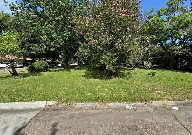 2nd image of 5414 Lorraine Dr, Baytown, TX 77521 | MLS# 85017277