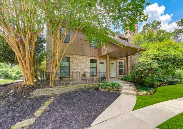 Homes for sale in Houston, TX | 1011 Hamblen Rd #307, Houston, TX 77339 | MLS# 38218531