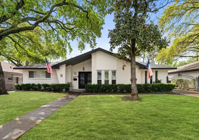 1st image of 5511 Queensloch Dr, Houston, TX 77096 | MLS# 74747858