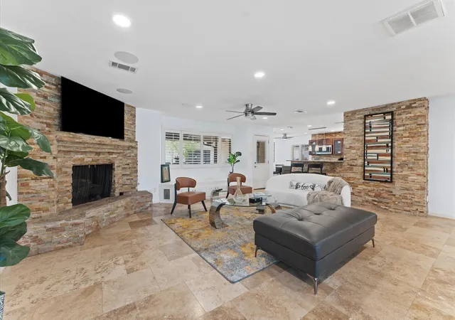 4th image of 5511 Queensloch Dr, Houston, TX 77096 | MLS# 74747858