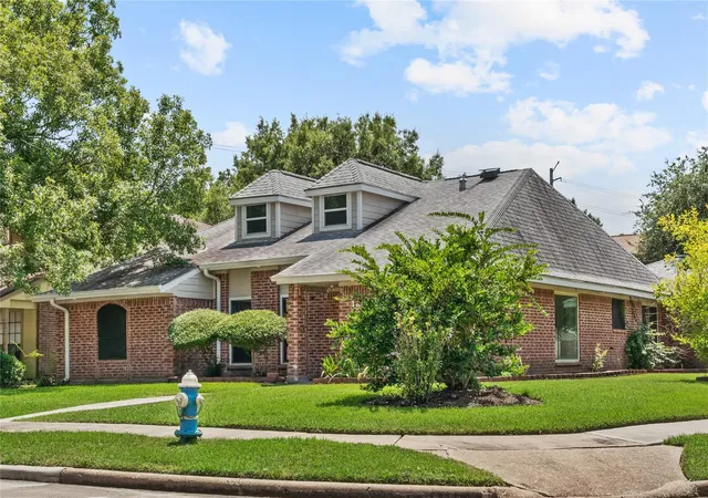 Photo 2 of Single family home for sale at 19619 Pine Cluster Ln, Humble, TX 77346 | MLS# 43809682 | Listing updated on 2026-09-17