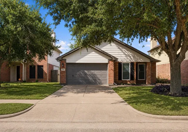 Photo 2 of Sale Pending at 7531 Winterview Dr, Missouri City, TX 77489 | MLS# 61363359 | Listing updated on 2026-09-11