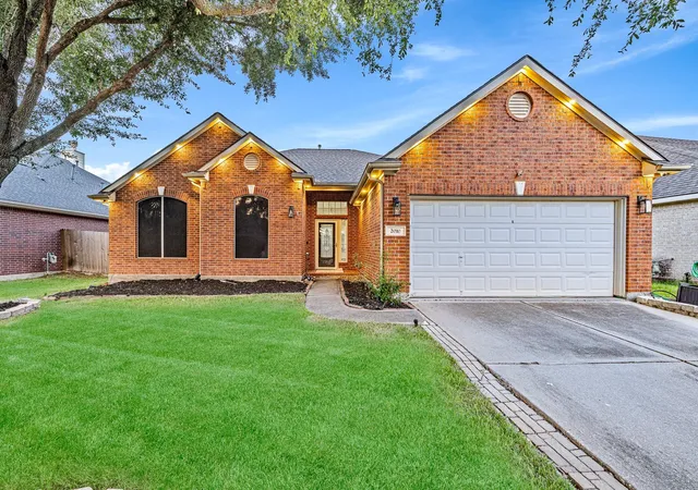 Photo 1 of Sale Pending at 2010 Lincoln Crst Way, Sugar Land, TX 77498 | MLS# 54802062 | Listing updated on 2026-09-26