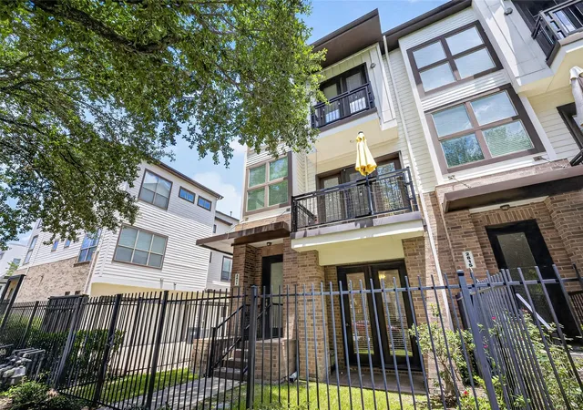 Photo 2 of Single family home for sale at 2811 Clay St, Houston, TX 77003 | MLS# 61008030 | Listing updated on 2026-09-13