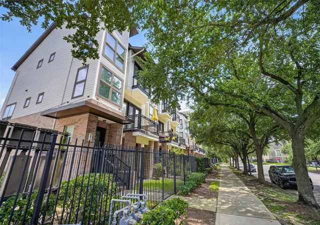 Photo 3 of Single family home for sale at 2811 Clay St, Houston, TX 77003 | MLS# 61008030 | Listing updated on 2026-09-13