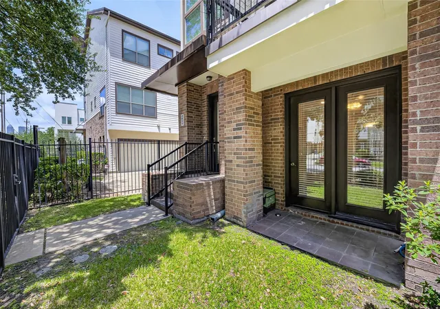 Photo 4 of Single family home for sale at 2811 Clay St, Houston, TX 77003 | MLS# 61008030 | Listing updated on 2026-09-13