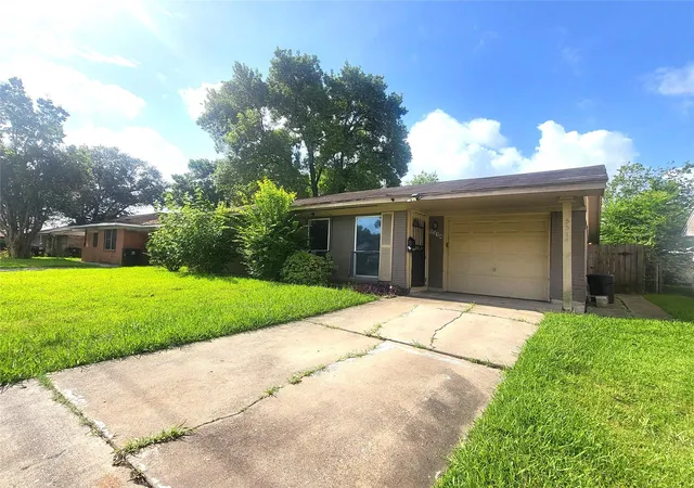 2nd image of 5514 S Acres Dr, Houston, TX 77048 | MLS# 2913078