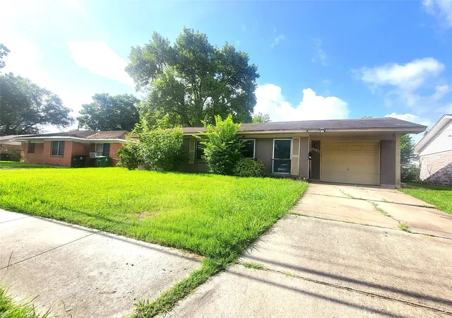 3rd image of 5514 S Acres Dr, Houston, TX 77048 | MLS# 2913078
