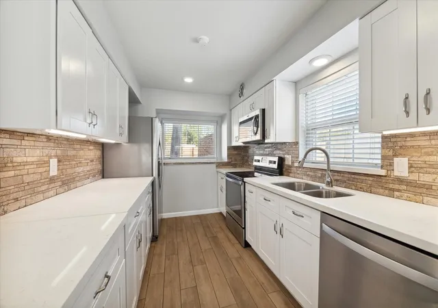 Listing Photo 4 - Condo for sale in building located at 12732 Huntingwick Dr, Houston, TX 77024 - Unit #69