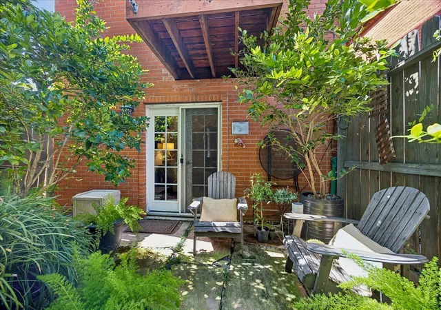 Photo 3 of Townhouse for sale at 2225 Mimosa Dr #2, Houston, TX 77019 | MLS# 84240514 | Listing updated on 2026-08-31