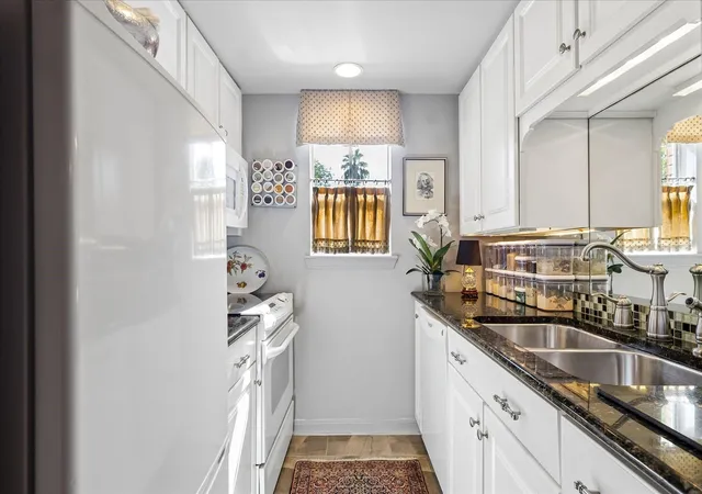 Photo 3 of Townhouse for sale at 2225 Mimosa Dr #2, Houston, TX 77019 | MLS# 84240514 | Listing updated on 2026-08-31