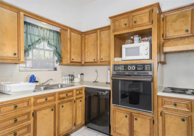 4th image of 10763 Sandpiper Dr, Houston, TX 77096 | MLS# 85699889
