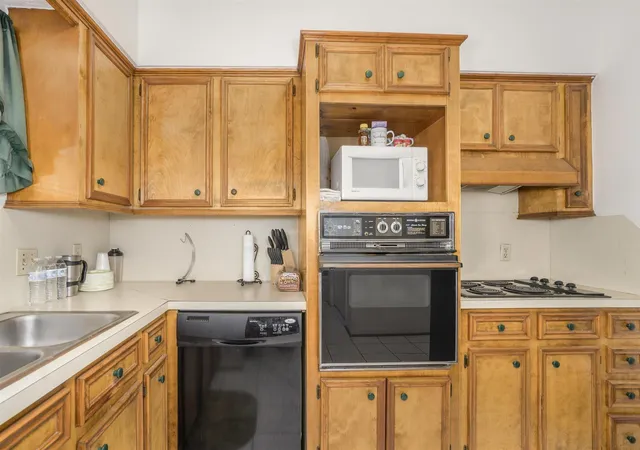 5th image of 10763 Sandpiper Dr, Houston, TX 77096 | MLS# 85699889