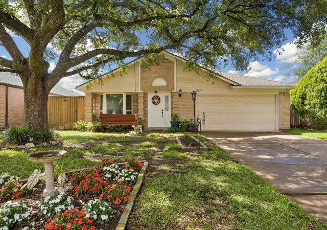 Homes for sale in Houston, TX | 12827 Sandri Ln, Houston, TX 77077 | MLS# 78538621