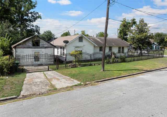 image of 4118 Gano St, Houston, TX 77009 | MLS# 51215720