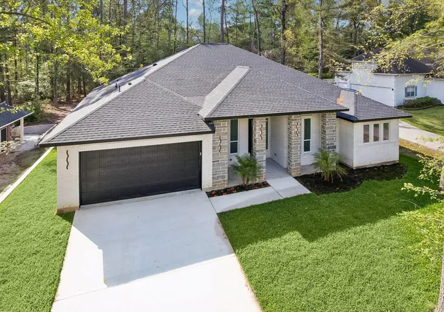 1st image of 2405 W Green Briar Dr, Huntsville, TX 77340 | MLS# 70773806