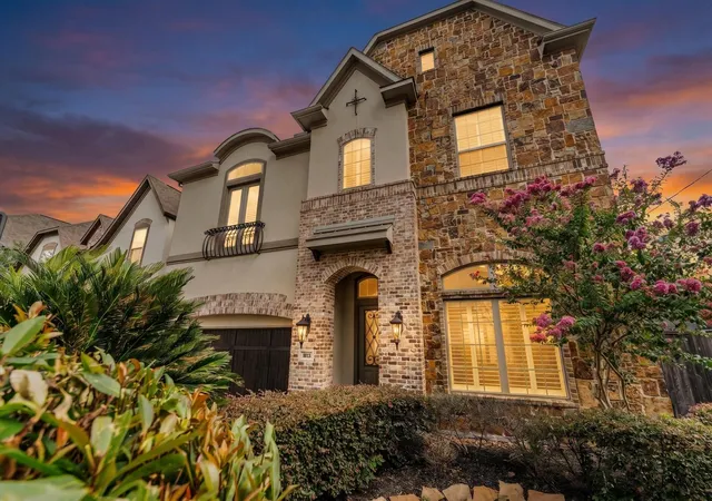Photo 1 of Sale Pending at 1622 E Rose Ter Ln, Houston, TX 77055 | MLS# 12481189 | Listing updated on 2026-09-21